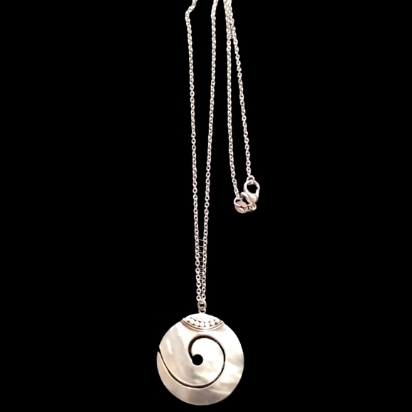 Gorgeous vintage mother Pearl and sterling silver tribal/ abstract neckl… - Picture 2 of 3